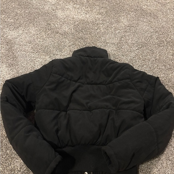 Pretty Little thing waist length Women's Black Puffer Jacket size 2 - Picture 2 of 3